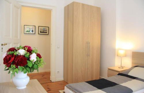 Nollendorf Apartments - 1 separate bedroom and 1 living room with sofa bed in Motzstraße - Foto 21