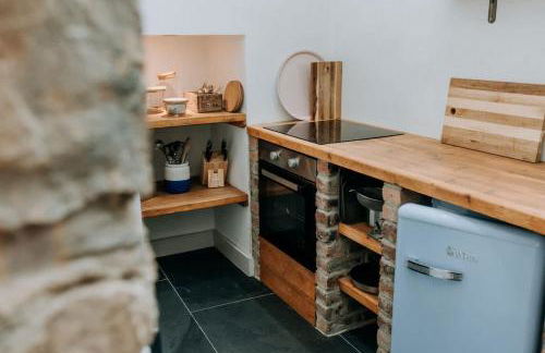 Cute and cosy 2 bed cottage in beautiful Solva - Photo 6