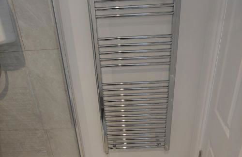 Self Contained, Double Bed Studio, private kitchen, private Bath, Walking distance to Harry Potter - Foto 31