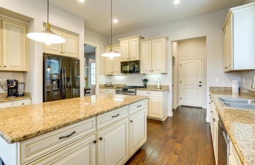 Pool, Views and Ample Space! Sunny Goodyear Retreat - Foto 13