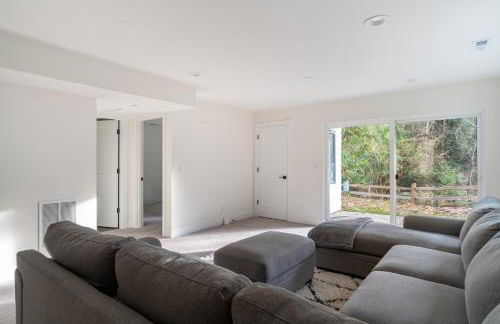 Elegant 3-Story House with Private Backyard in WA - Photo 19