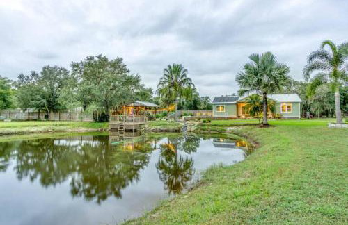 Tropical getaway Pool and tiki bar - Photo 49