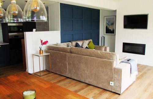 Phoenix Lodge - Luxury 2 ensuite bedrooms, lakeside views - Foto 13