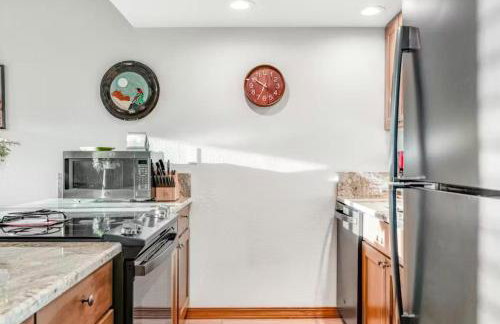 Mountain Condo w Views, Balconies and Fireplace - Foto 13