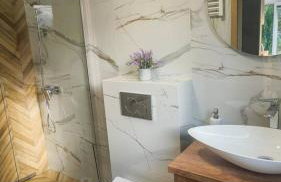 The hills at river - Foto 14