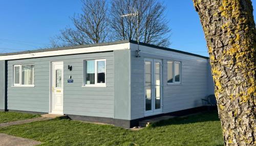 Saltwater Chalet - Photo 2