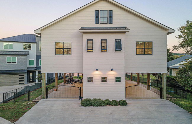 Immaculate Waterfront Home for 16 w/ Private Dock! - Foto 60