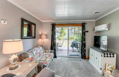 Wayland Retreat with Deck Walk to Downtown! - Foto 8