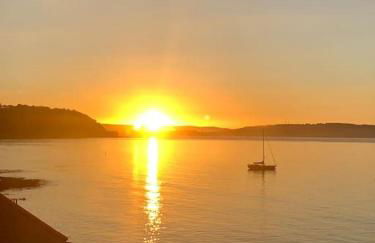 The View, Kingsand, luxurious seafront penthouse apartment with sun trap balcony and incredible sea views - Photo 9