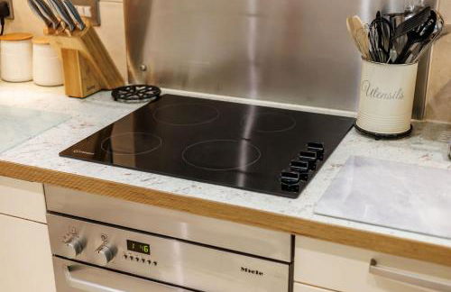 Dolphin Hideaway- Poole Quay Apartment with Parking - Photo 13