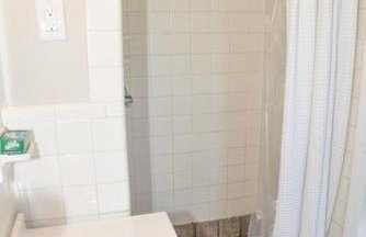 Classic Colonial Home near Main Street - Foto 27