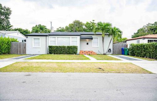 Coral Gables Home with POOL Near Airport. King beds - Foto 13