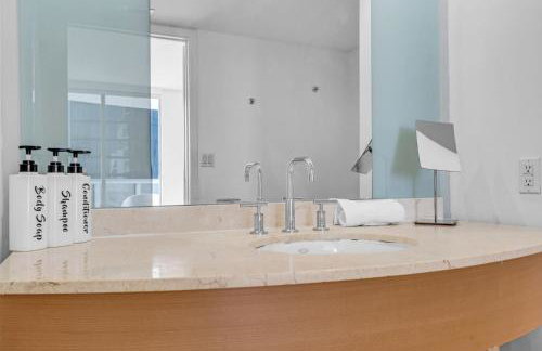 Steps to the Sand Beachfront Escape- 25th Floor Views - Foto 21