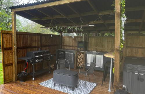 Lynbrook Haybarn, Hot tub and outdoor kitchen, New Forest - Foto 3