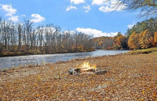 RiverNest - 1700 feet of Private Frontage on the Pemi River - 25 Acres, Sleeps 16, Close to Golf, Skiing, Hiking - Foto 11