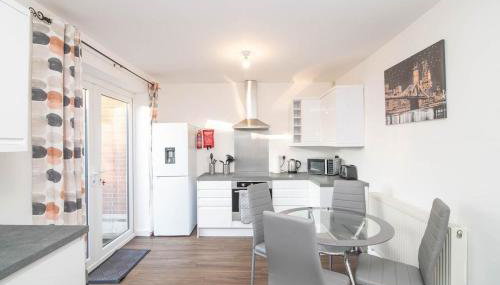 Spacious two bed house with parking and garden - Foto 1