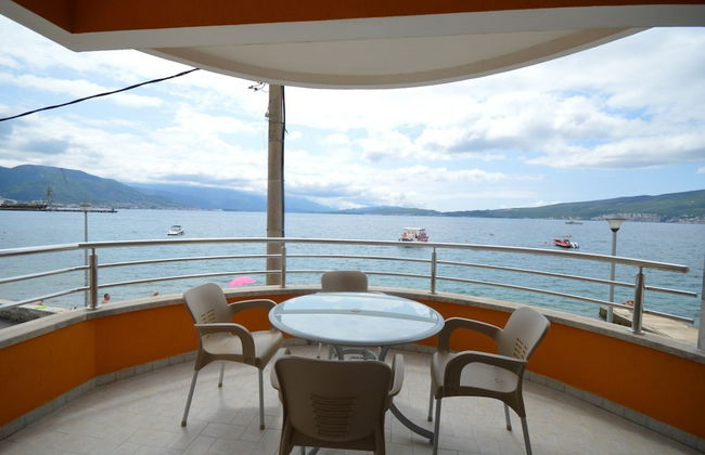 Seafront Apartment Bijela - Foto 8