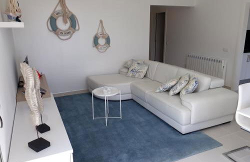 Silver Coast Holiday - Photo 9