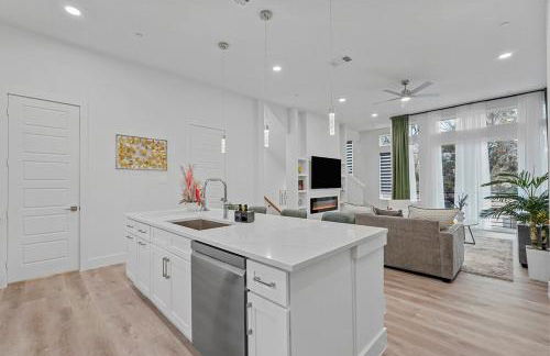 Pet-Friendly 2BR l Private Baths l Stylish Stay - Foto 17