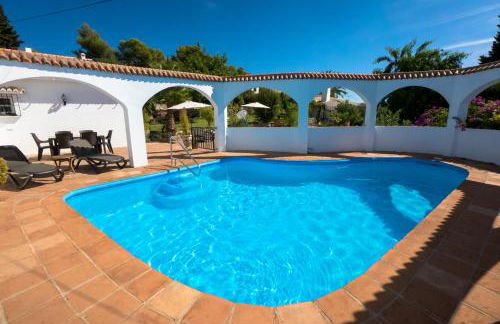 Private Heated Pool, Jacuzzi & 1225m2 garden in Villa Cipreses - Photo 54