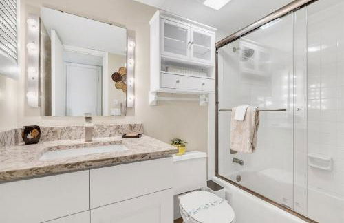 Sun Plaza by Coastal Chic Vacations - Private Beach Access with Pool and Tennis - Photo 7