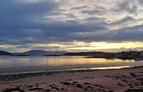 Beside the Bay - Photo 12