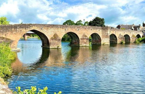 Stunning Period Townhouse with Garden, Walking Distance to Town - Photo 62