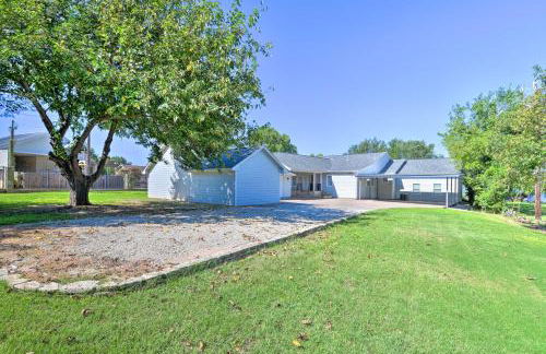 Spacious Granbury Home with Lakefront Outdoor Oasis! - Foto 36