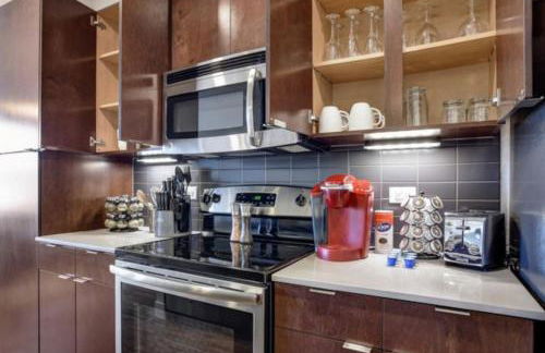 2BR Southtown Apartment FreeParking Wifi Pool Gym - Photo 20