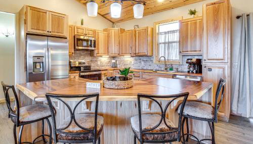 Hike and Snow Play! Overgaard Home with Fireplace - Foto 2