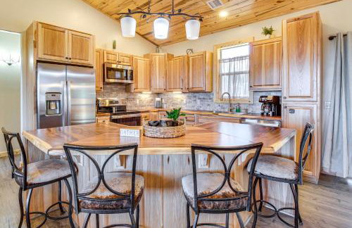 Hike and Snow Play! Overgaard Home with Fireplace - Foto 2