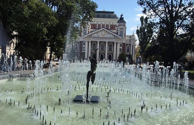 Feel the City: Insider Walking Tour of Sofia With a Local Expert Guide - Foto 4