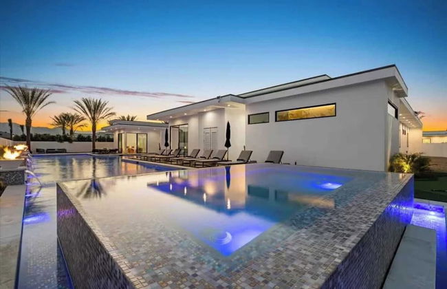 Sleeps 20 7-bedroom Villa w/ Pool, Putting Green & Hot Tub Bravo Villa #11 by Avantstay - Foto 11