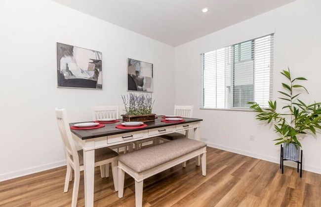 Private Room With Shared Bathroom - Photo 9