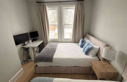 Elegant 2BR-2BA Spacious Escape with Rooftop Near NYC - Foto 17