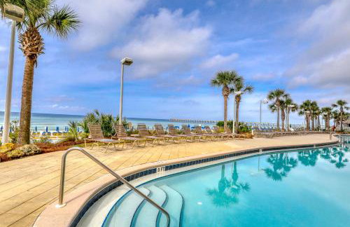 High-rise condo with pool & ocean views - walk to the beach - Foto 2