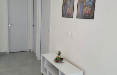 Apto com dois quartos com cama e ar - Foto 12