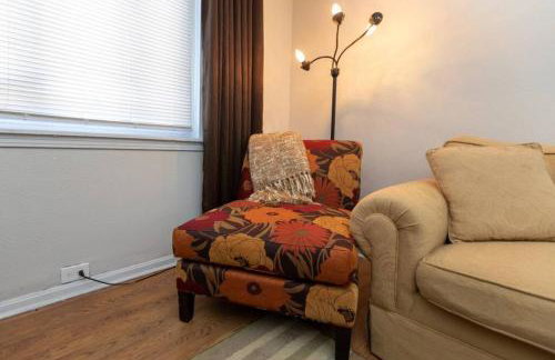 Updated & Comfy Bungalow with Parking Easy Access - Foto 30