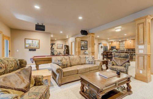 Peaceful Pines! Pool Table, Gym & Forest Views - Foto 10