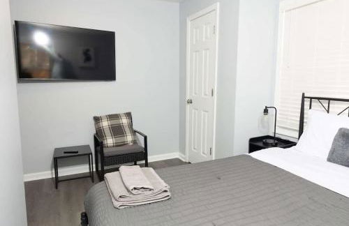 5 Min to Elon - In Unit Washer and Dryer - Fast Wi-Fi - Foto 31