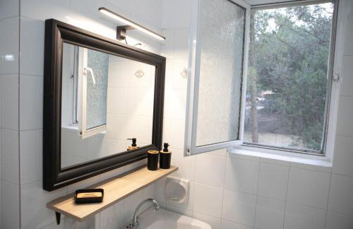 Chic & Calm apartment 3 minutes walk to Rafina Beach - Foto 10