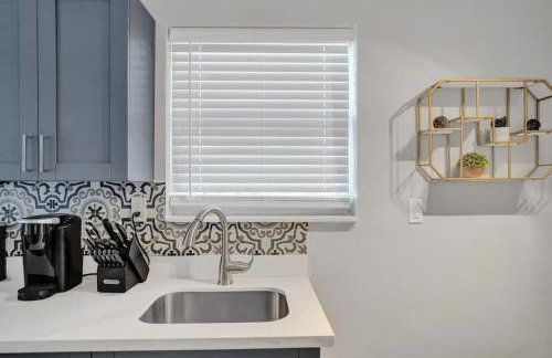 Rustic Retreats Beachy 1BR for 4 guests in the heart of Fort Lauderdale - Foto 13