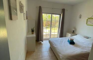 Spacious 3 bedroom villa with pool - Foto 12