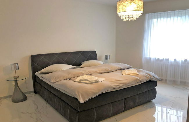 Villa in Bissone with swimming pool and garden - Photo 3