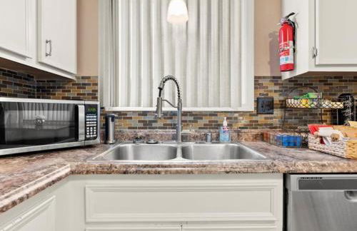 Lovely 3-bedroom rental unit with free parking! - Photo 5