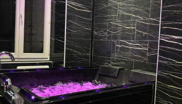 Love rom, jacuzzi - Photo 2