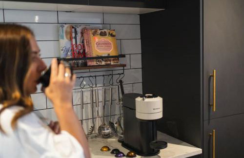 The West End Loft - 5* Retreat - Private Parking! - Foto 21