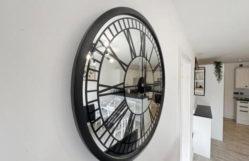 Modern 2 Bedroom Apartment - Near Hospital & Racecourse - Foto 9