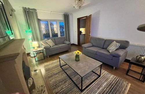 Spacious modern three Bedroom Bungalow ample parking - Foto 2