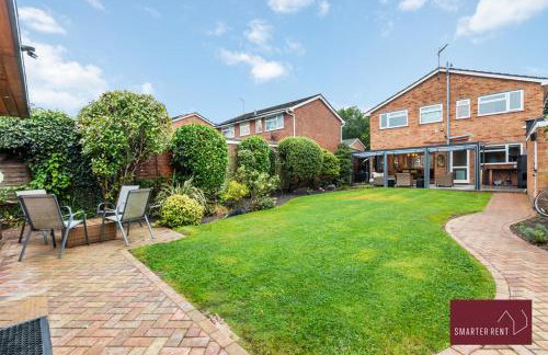 Guildford - 4 Bedroom House - Private Parking - Photo 15